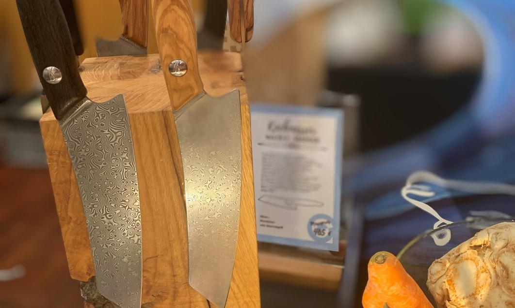 a knife block with knives on it