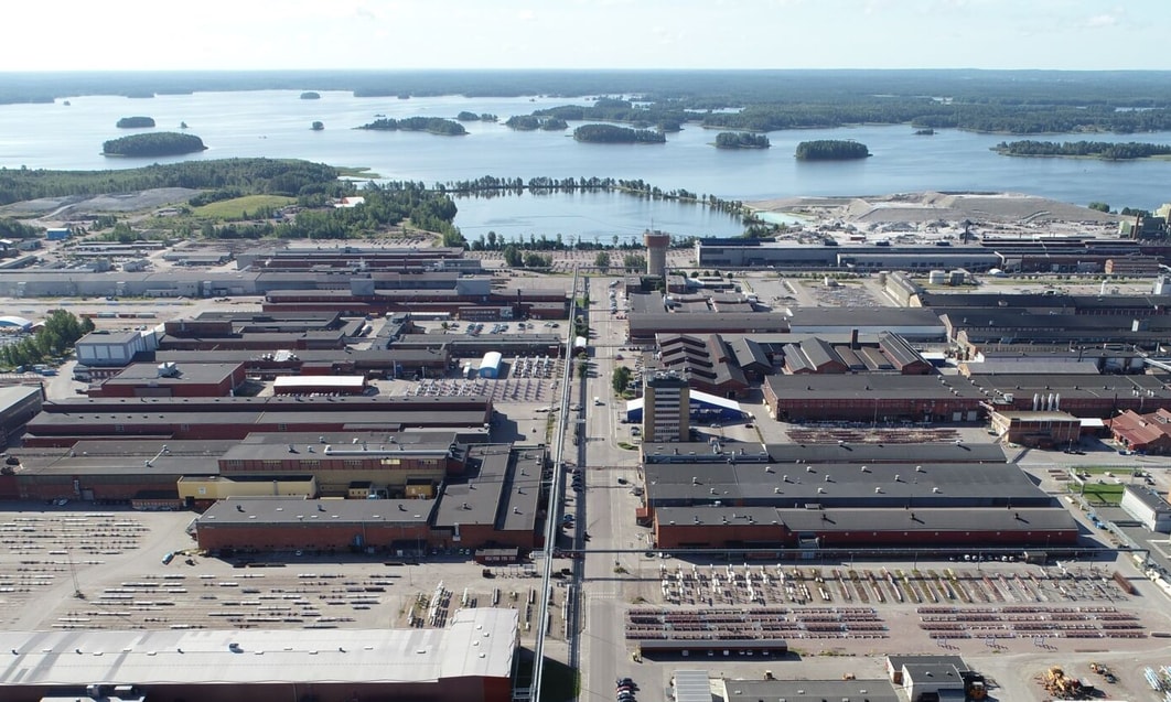 aerial view of a large city with persony buildings and islands
