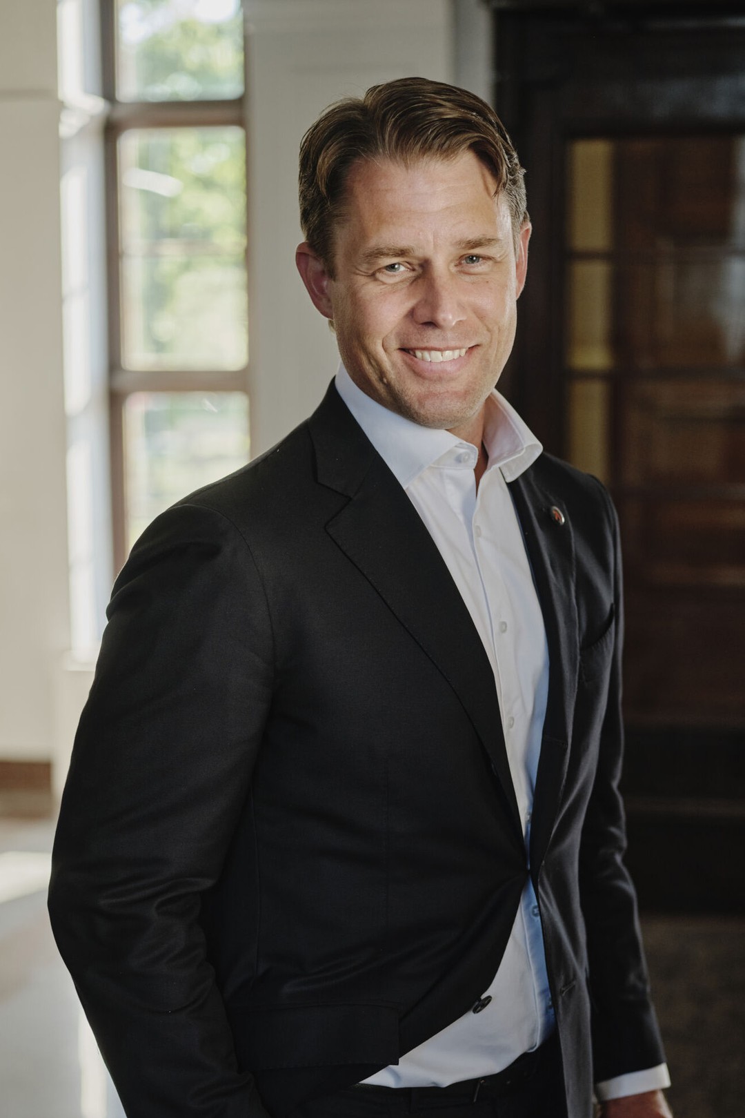 en person i en kostym