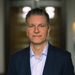 en person i en kostym