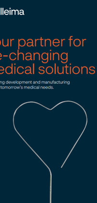 en hjärtformad tråd mot en blå bakgrund