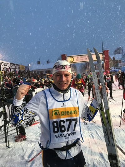 a person in a ski suit holding his hand up